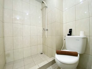 Studio | Bathroom | Shower - Cozy Stay Studio Room At Springlake Summarecon Bekasi Apartment (Bekasi)