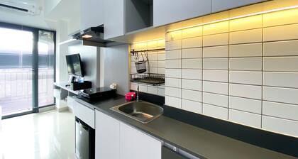 Cozy Stay Studio At Sayana Bekasi Apartment