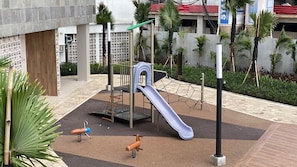 子供用の遊び場 - 屋外