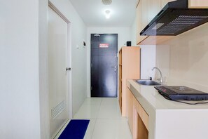 Private kitchen - Cozy Living Studio Room At Baileys Apartment (South Tangerang)