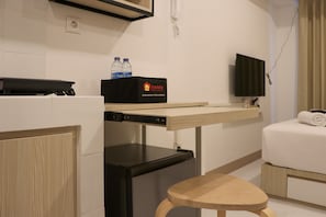 Individually decorated, individually furnished, free WiFi - Stylish Studio At Tokyo Riverside Pik 2 Apartment (Teluknaga)