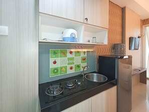 Studio | Private kitchen | Full-size fridge, stovetop - Minimalist Studio At Vivo Apartment (Depok)