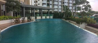 Cozy And Minimalist 2Br At 8Th Floor The Oasis Cikarang Apartment