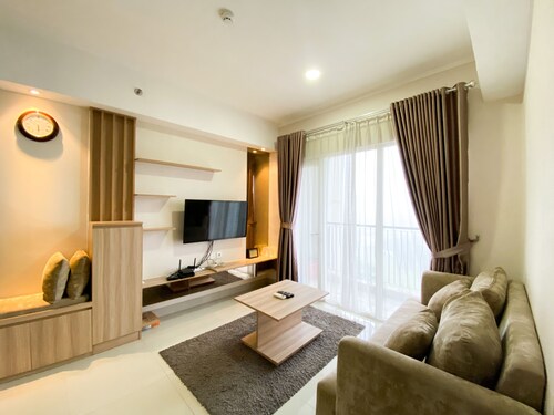 Cozy And Minimalist 2Br At 8Th Floor The Oasis Cikarang Apartment