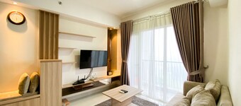 Cozy And Minimalist 2Br At 8Th Floor The Oasis Cikarang Apartment