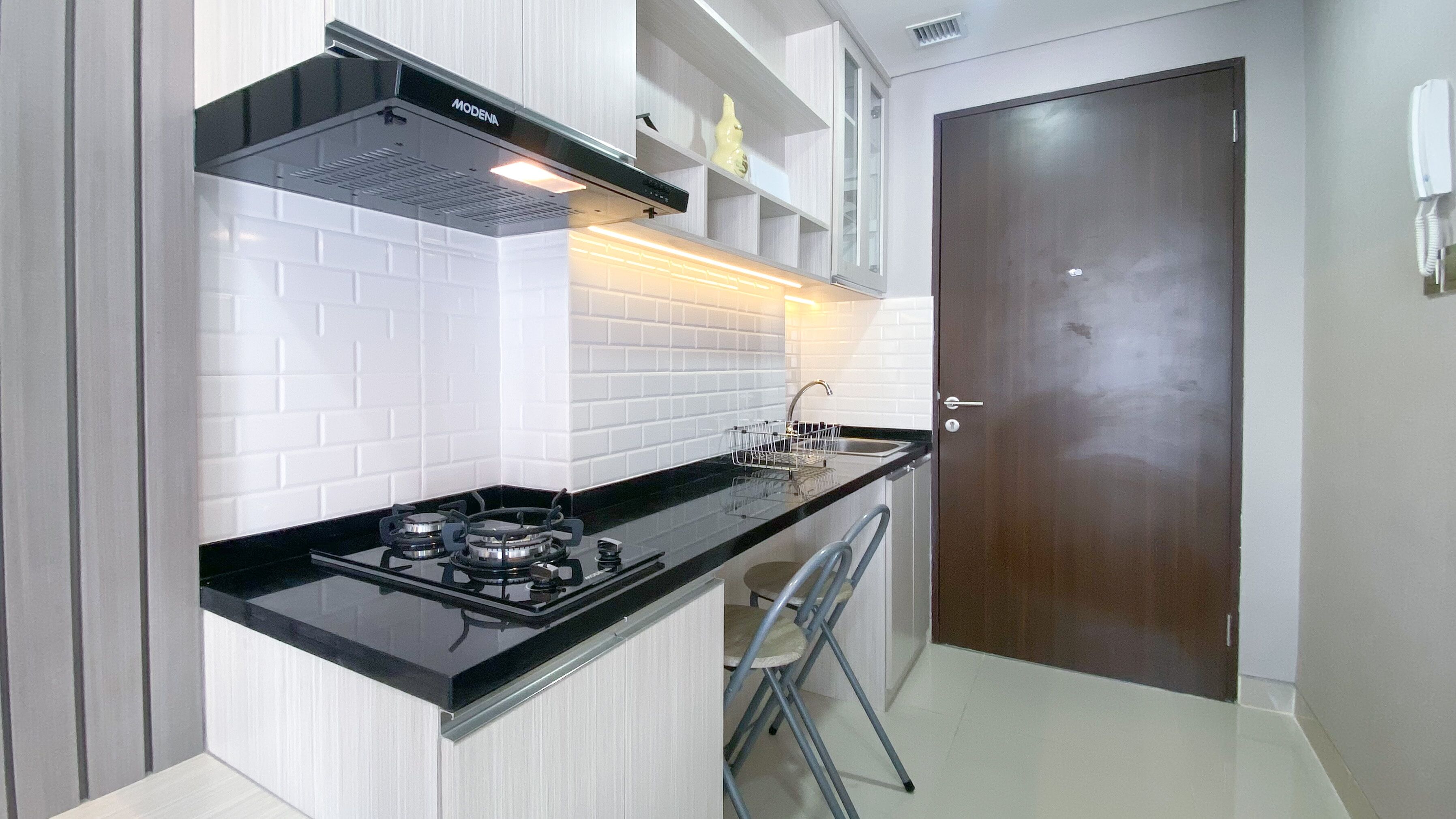 Studio | Private kitchen | Full-size fridge, stovetop
