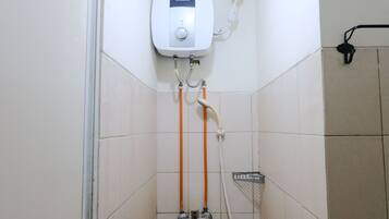 Studio | Bathroom