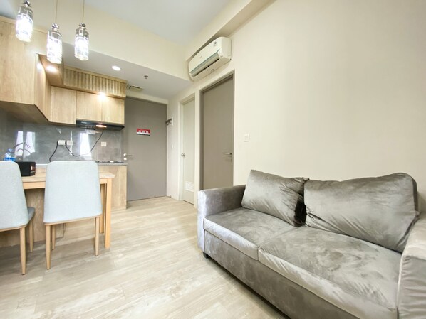 Apartamento | Zona de estar | Una televisión