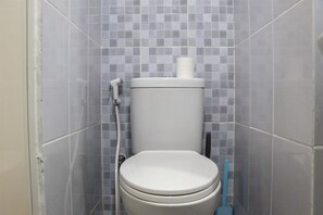 Bathroom - Best Choice And Cozy Studio Apartment At Tokyo Riverside Pik 2 (Teluknaga)