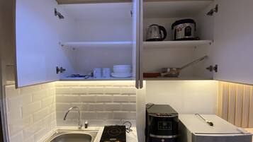Studio | Private kitchen | Full-sized fridge, stovetop