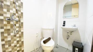 Studio | Bathroom | Shower