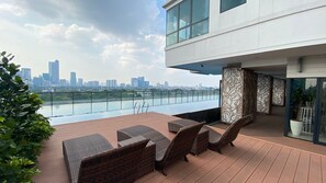 Pool - Stunning And Comfortable 2Br Samara Suites Apartment (Jakarta)