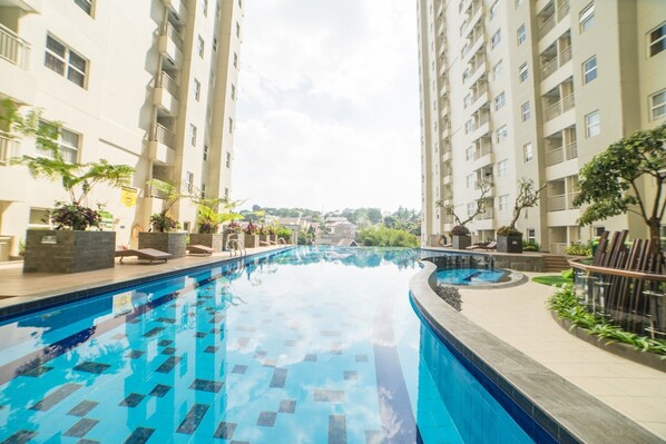 Pool - City View 2Br Apartment At Parahyangan Residence (Bandung)