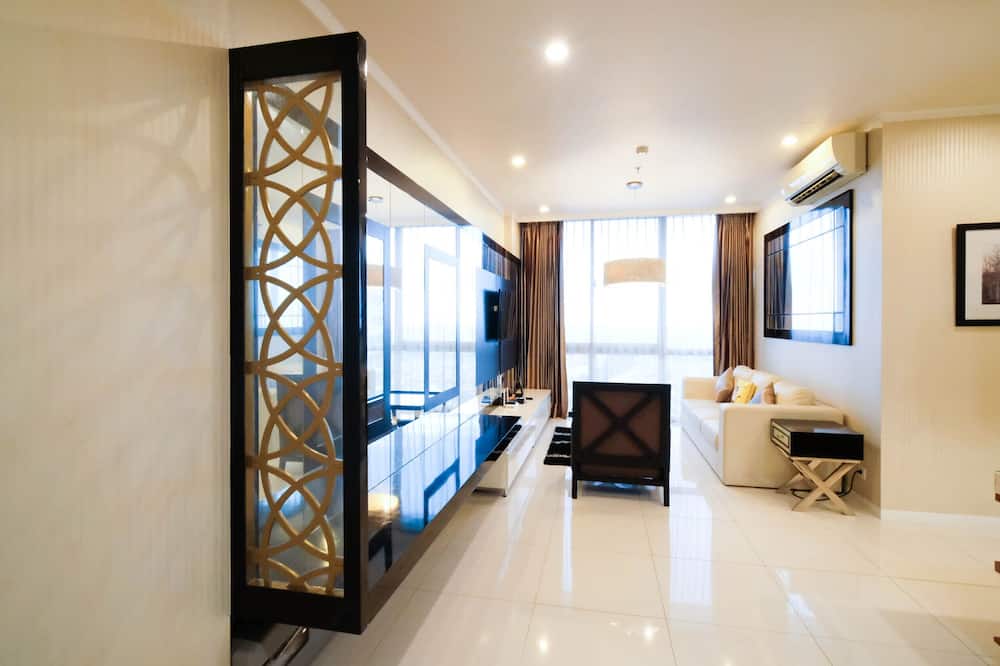 Spacious 2Br At The Via And The Vue Apartment Surabaya