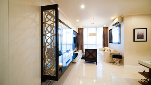 Spacious 2Br At The Via And The Vue Apartment Surabaya