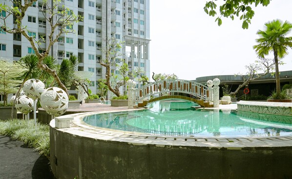 Pool - Elegant And Tidy 1Br Sky Terrace Apartment (Jakarta)