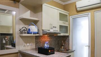 Apartment | Dapur peribadi | Peti sejuk/penyejuk beku saiz penuh, dapur, periuk nasi