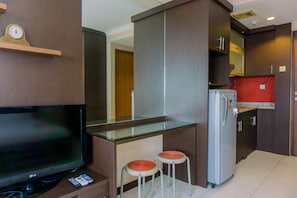 Studio | Individually decorated, individually furnished, free WiFi - Modern Look And Comfy Studio Great Western Resort Apartment (Tangerang)