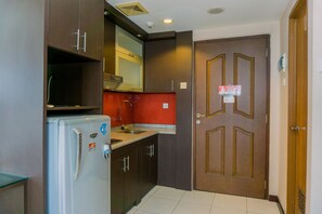 Refrigerador con freezer, placa de cocina