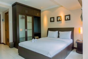 Studio | Individually decorated, individually furnished, free WiFi - Modern Look And Comfy Studio Great Western Resort Apartment (Tangerang)