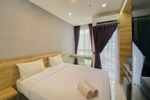 Studio | Individually decorated, individually furnished, free WiFi - Elegant And Homey Studio Ciputra World 2 Apartment (Jakarta)