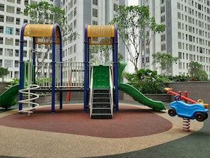 Área de juegos infantiles al aire libre