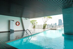 สระว่ายน้ำ