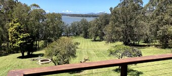“Bay Cottage” Beautiful lake house on Shallow Bay
