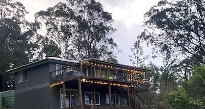 “Bay Cottage” Beautiful lake house on Shallow Bay