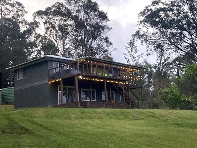 “Bay Cottage” Beautiful lake house on Shallow Bay