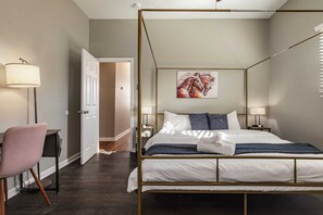 Apartment | 4 bedrooms, laptop workspace, iron/ironing board, free WiFi - Historic CozySuites 4BR 2BA (Louisville)
