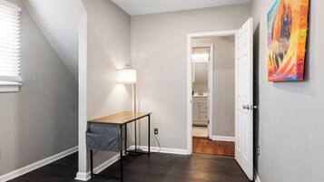 Apartment | 4 bilik tidur, ruang kerja komputer riba, seterika/papan seterika