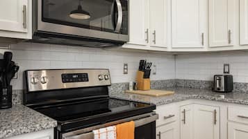 Apartment | Private kitchen | Fridge, microwave, oven, stovetop