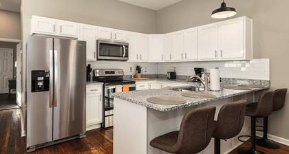 Historic CozySuites 4BR 2BA