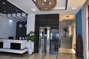 Quầy tiếp tân
