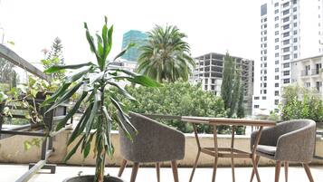 Standard-Doppelzimmer | Schreibtisch, laptopgeeigneter Arbeitsplatz, Bügeleisen/Bügelbrett