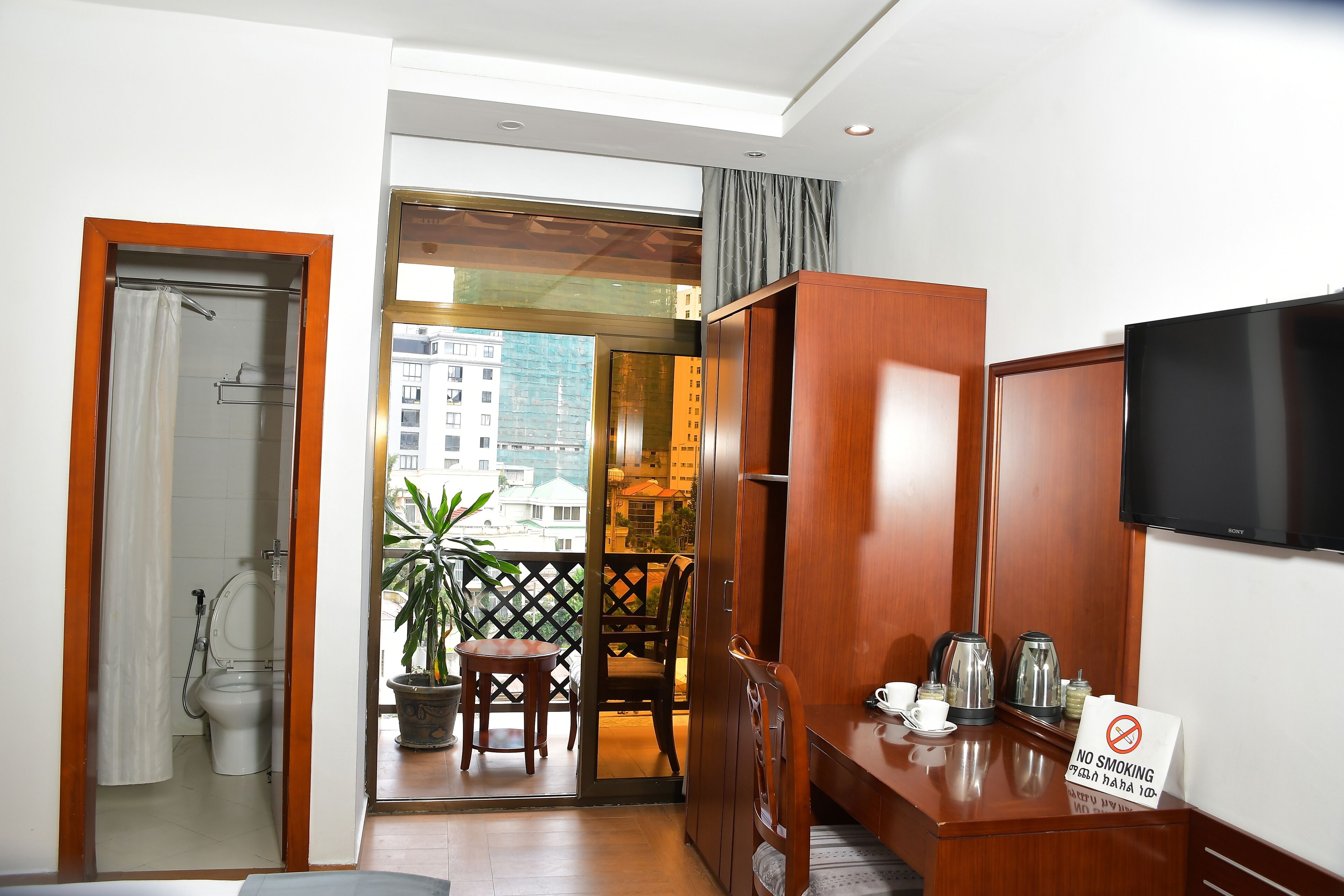 Chambre Double Standard | Bureau, espace de travail pour ordinateur portable