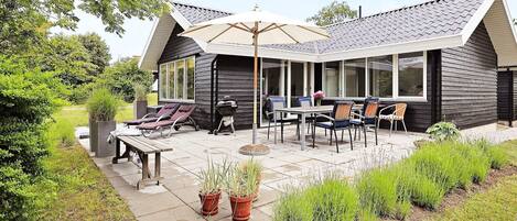 House | Outdoor dining