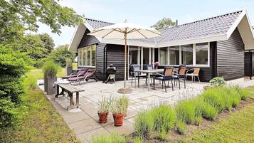 House | Outdoor dining