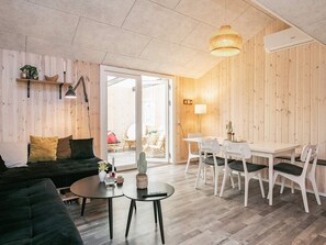 House | Dining - 6 Person Holiday Home in Hals (Hals)