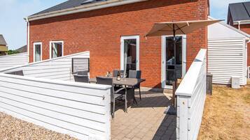 Apartment | Outdoor dining