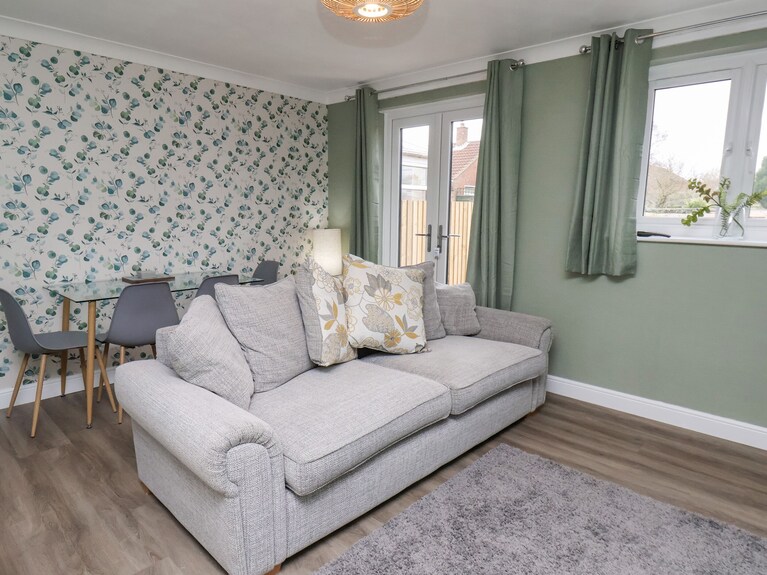 22 Constable Road, Pet Friendly, With A Garden In Hunmanby - Filey