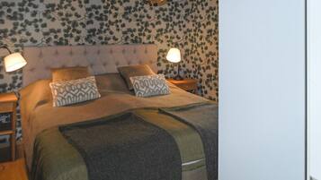 3 bedrooms, individually furnished