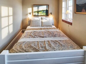 3 bedrooms, individually furnished