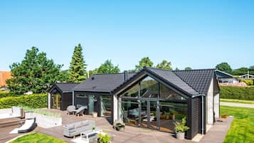 House | Terrace/patio