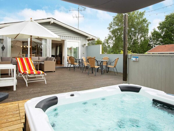 House | Outdoor dining