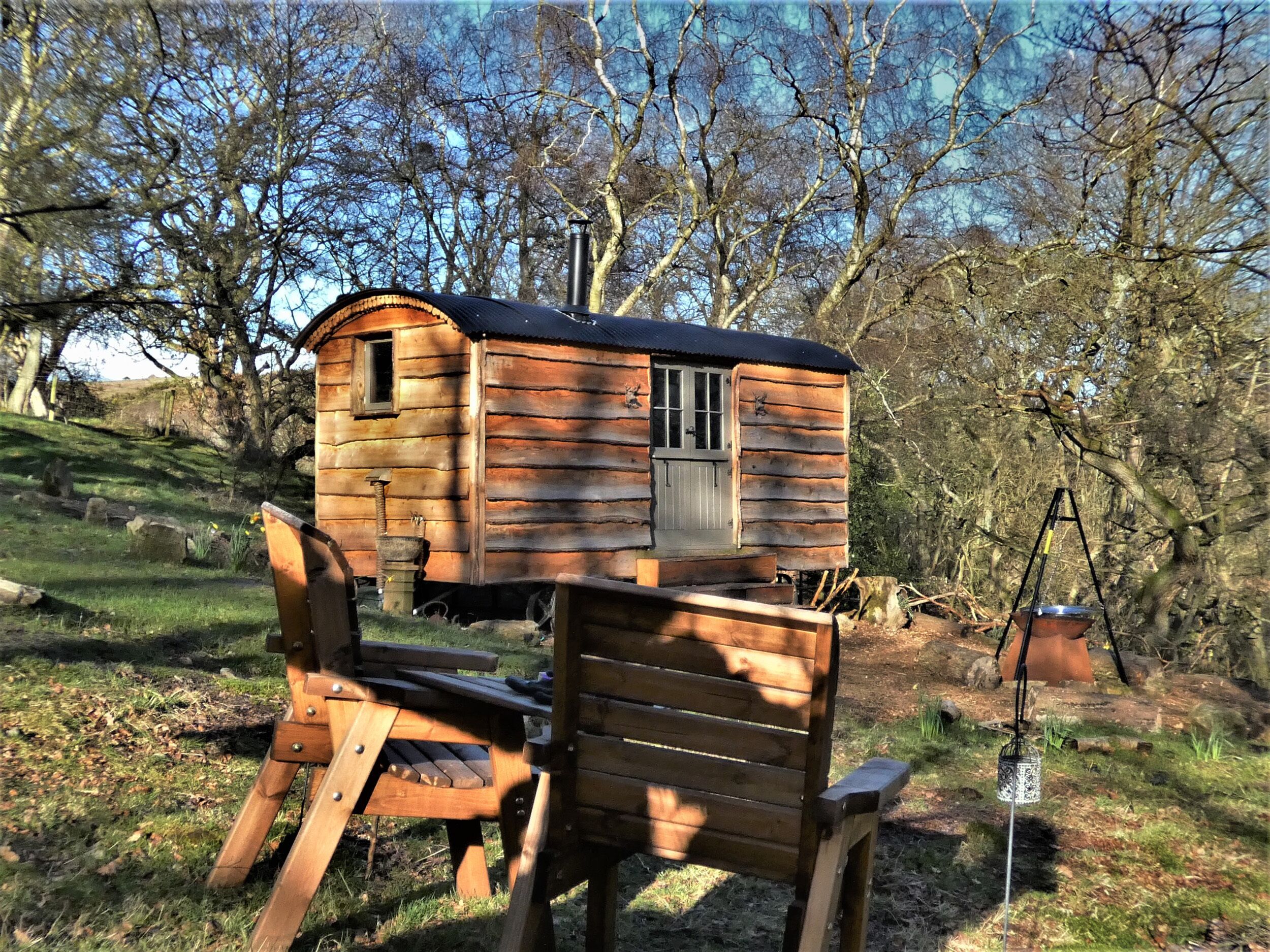 THE HIDEAWAY, SHEPHERD'S HUT, romantic in Thornton-Le-Dale