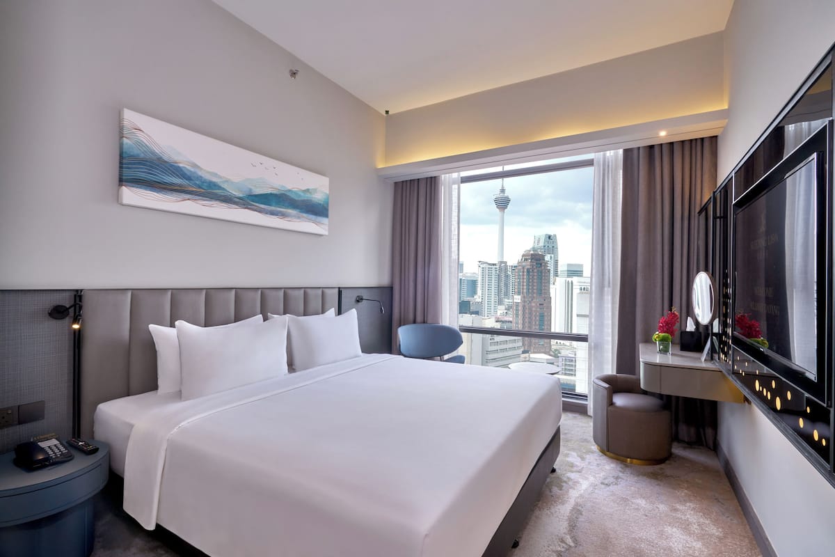 Superior King Room | Minibar, in-room safe, desk, blackout drapes