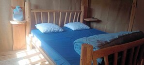 2 bedrooms, travel cot, free WiFi - Cabane sur Pilotis au Bord de L'eau (Saint-Éloy-les-Tuileries)