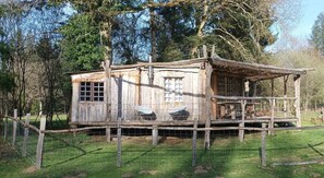 Exterior - Cabane sur Pilotis au Bord de L'eau (Saint-Éloy-les-Tuileries)